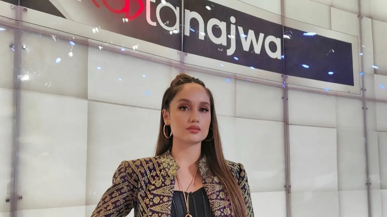Cinta Laura