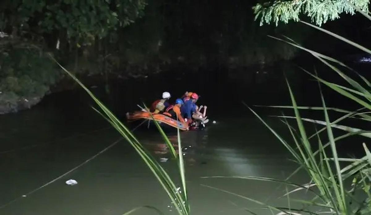 Dua Remaja Tenggelam Ditemukan Tewas Berpelukan di Dasar Sungai Cisadane Bogor
