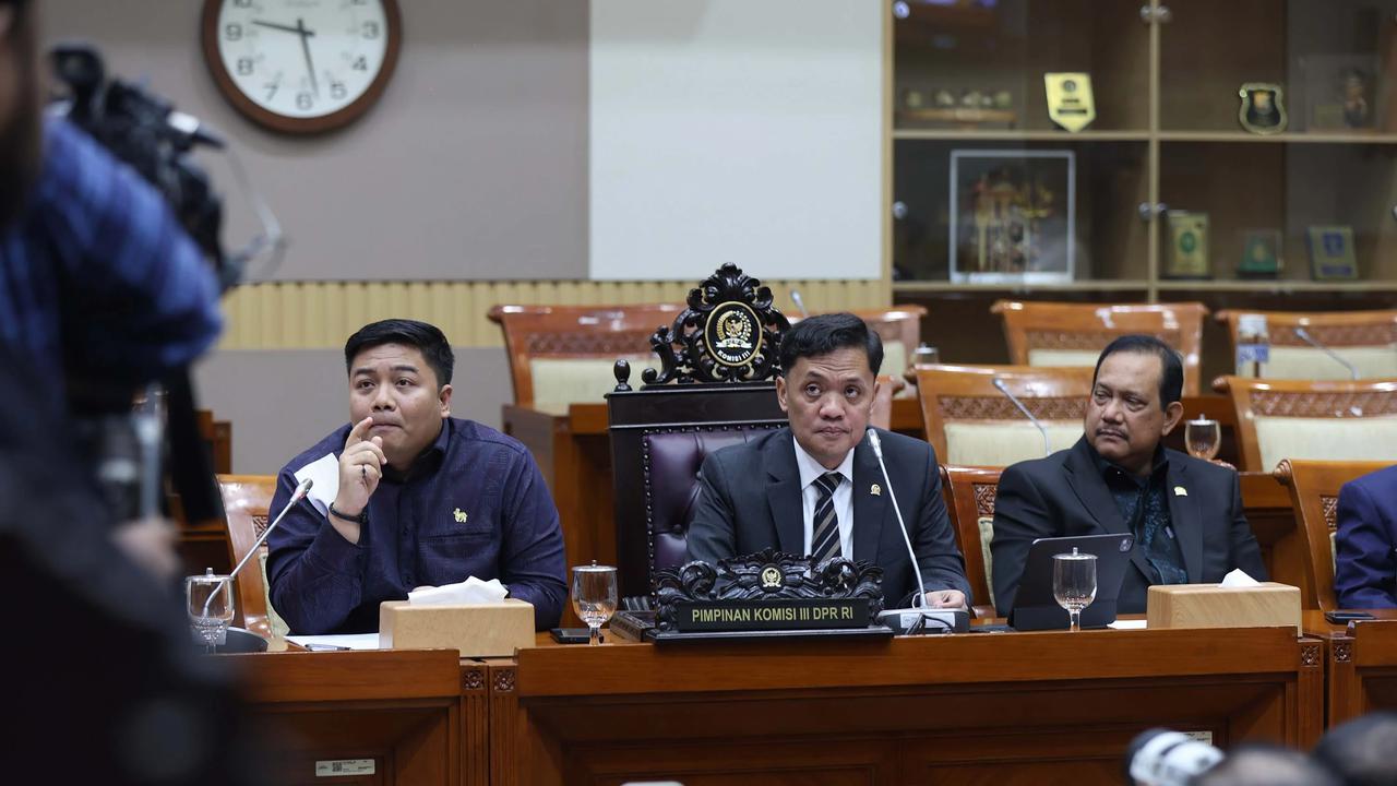 FOTO: Komisi III DPR Minta Penangguhan Penahanan Kreator Video Profil Desa di Karo