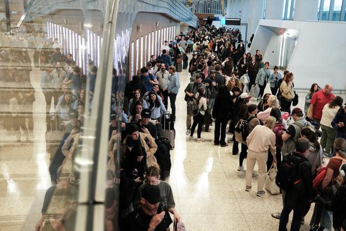 Krisis Petugas Keamanan Bandara AS, Calon Penumpang Pesawat Antre Check In hingga 3 Jam