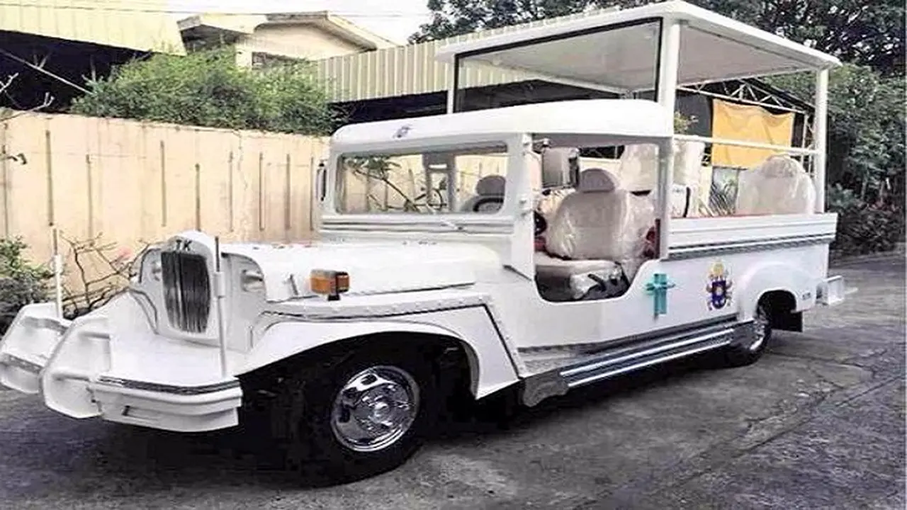 Kunjungi Filipina, Paus Francis Cicipi Angkot Khas Manila