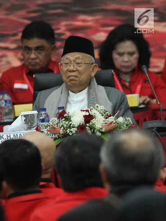 Bakal calon wakil presiden Ma'ruf Amin saat menghadiri rapat koordinasi nasional (Rakornas) PDIP di Kantor DPP PDIP, Jakarta, Sabtu (1/9). Rakornas membahas pemenangan Pilpres 2019. (Liputan6.com/Herman Zakharia)