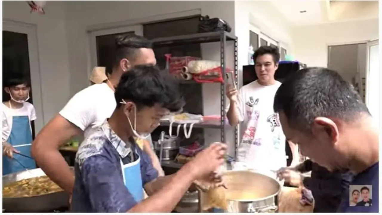 Baim Wong Buka Tempat Makan Gratis untuk Sopir Ojek Online dan Duafa, Apa Saja Menunya?