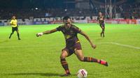 Striker PSM Makassar, Ferdinand Sinaga. (Bola.com/Abdi Satria)