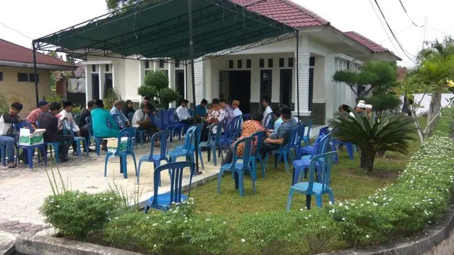 Pelayat pun mulai berdatangan di rumah yang terletak di Jalan Kesadaran Gang Kesadaran Nomor 2, Kelurahan Labuai, Bukitraya, Pekanbaru.