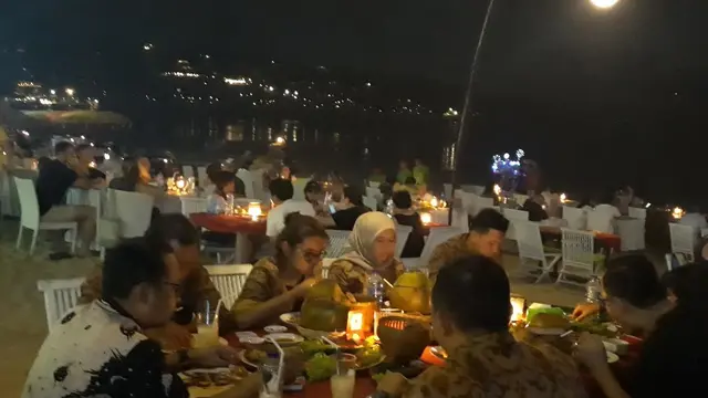 Makan malam di Jimbaran