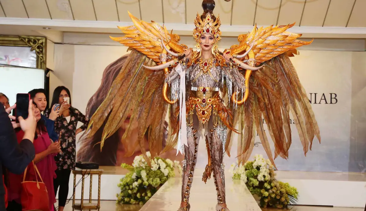 Artis peran Karina Nadila akan berjuang dia ajang Miss Supranational 2017 di Polandia. Runner up Puteri Indonesia yang dinobatkan sebagai Puteri Pariwisata itu kini tengah mempersiapkan jelang tampil. (Deki Prayoga/Bintang.com)