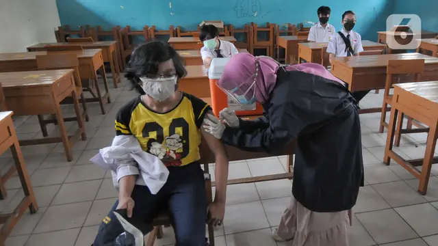 Vaksinasi Pelajar di Tangerang Selatan
