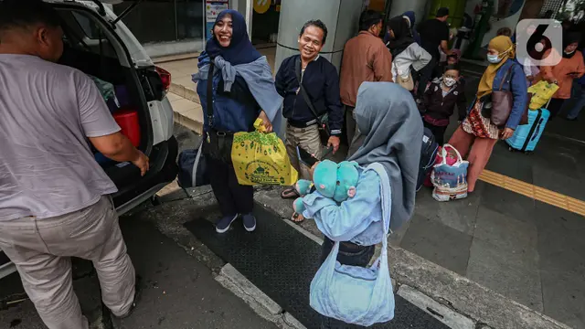 Stasiun Gambir Kedatangan 14.000 Penumpang dari Berbagai Daerah