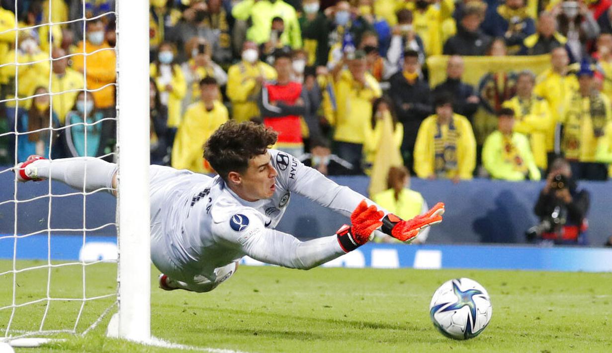 Pada adu penalti, dua penendang Villarreal gagal menuntaskan tugas. Sementara Chelsea hanya gagal satu penendang sehingga mereka memenangkan babak tos-tosan tersebut dengan skor 6-5. (Foto: AP/Peter Morrison)