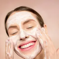 Manfaat melakukan&nbsp;double cleansing.&nbsp;/copyright Pexels/&nbsp;Shiny Diamond