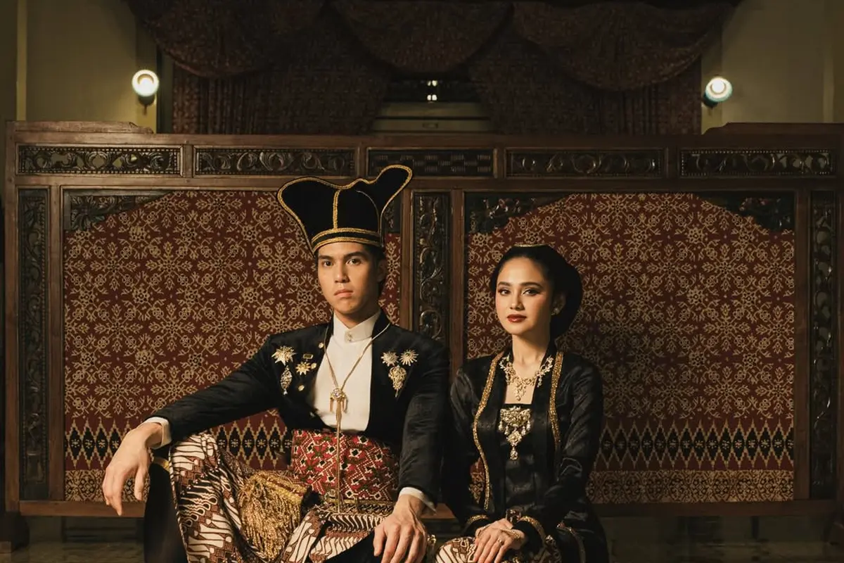 Bak Raja dan Ratu Kerajaan, 8 Pesona El Rumi dan Syifa Hadju di Pemotretan Prewedding Adat Jawa Curi Perhatian