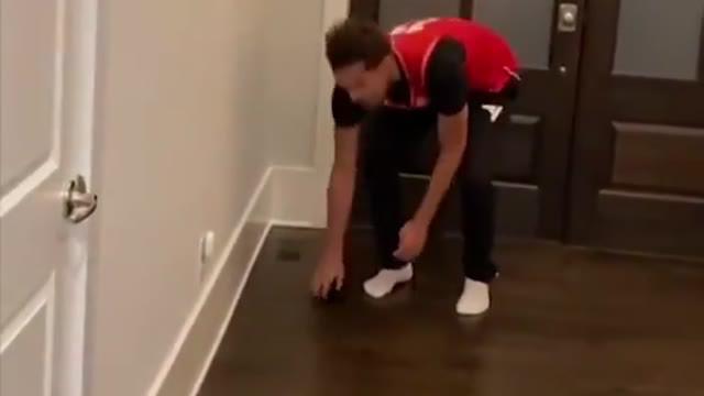 Berita Video Bintang NBA, Trae Young Punya Cara Unik Selama Jalani Social Distancing