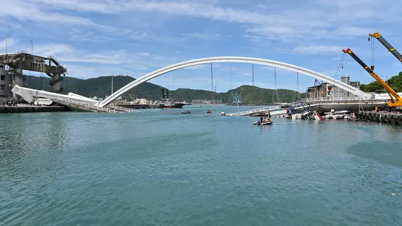 Jembatan Beton Ambruk di Taiwan, 14 Orang Terluka