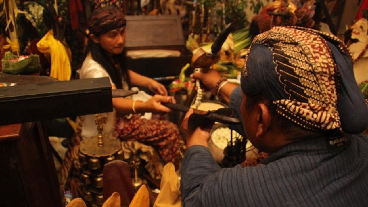 Mengintip prosesi jamasan pusaka Nusantara jelang 1 Suro