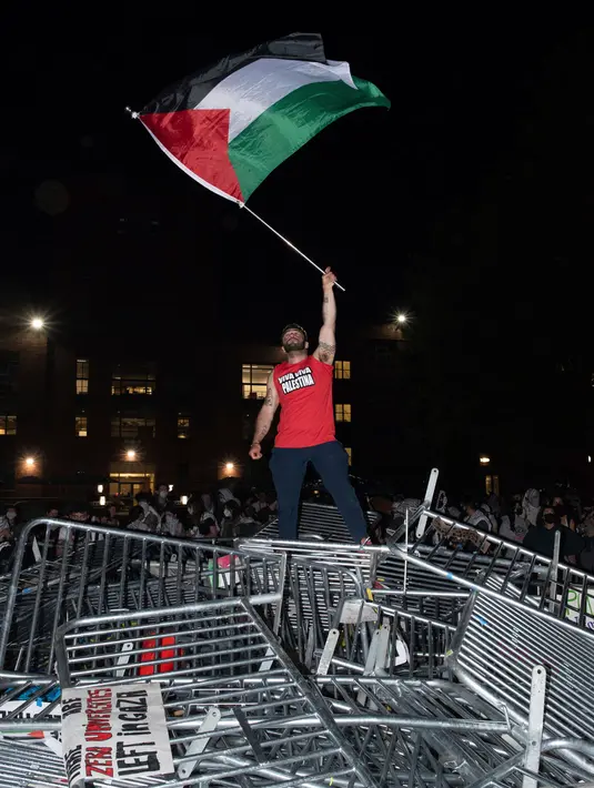 Protes dan perkemahan kian bermunculan di kampus-kampus perguruan tinggi dan universitas di Amerika Serikat untuk memprotes kekejaman Israel terhadap Palestina. (AP Photo/Cliff Owen)