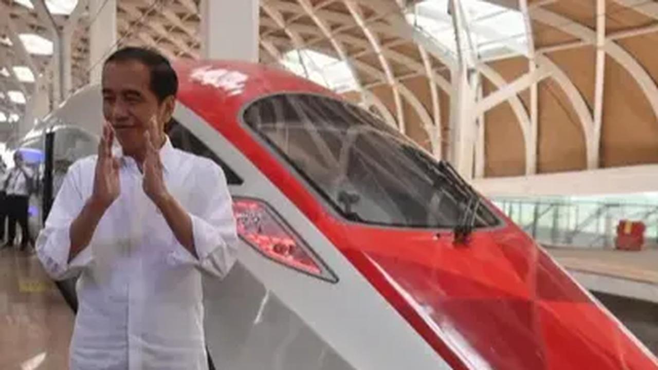 "Baru idea. Iya, nanti dalam studi (dikaji agar Kereta Cepat Jakarta Surabaya mampu menumbuhkan ekonomi di daerah Selatan Jawa)," ujar Menhub Budi Karya Sumadi di Grand Sahid Jaya, Jakarta, Kamis (14/9).