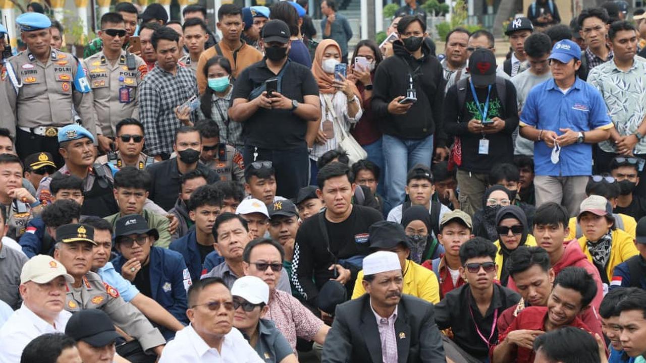 Duduk Bersama Massa, Kapolda Pastikan Unjuk Rasa di DPRD Bengkulu Kondusif