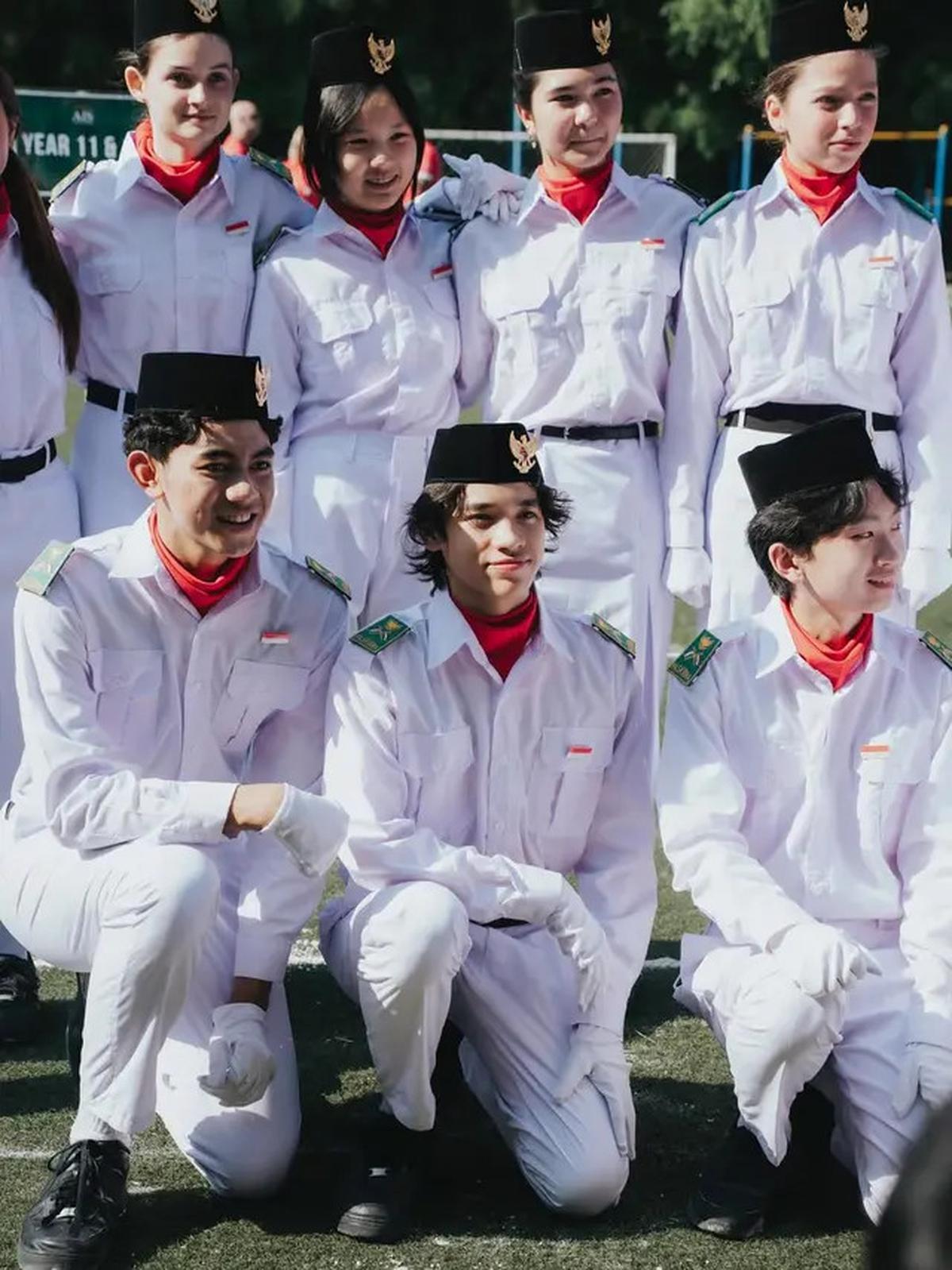 Foto Noah Sinclair Putra BCL jadi Pemimpin Upacara di Sekolah, Bikin Bangga