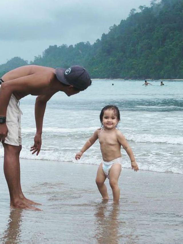 Sempat Viral Karena Menikah Dengan Bule, Ini Sosok Bayu Kumbara Bersama Istri