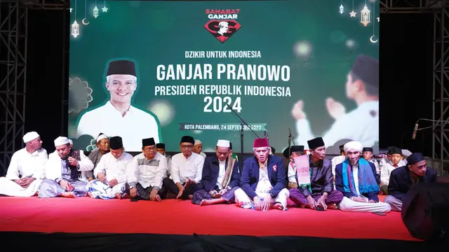 Relawan Ganjar menggelar Istighosah dan Sholawat Akbar di Pondok Pesantren Sultan Mahmud Badaruddin di Kota Palembang, Sumatera Selatan, Sabtu (24/9/2022) malam (Istimewa)