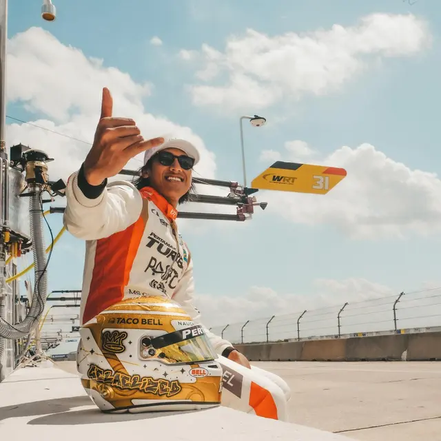 Naik Podium, Ini 7 Potret Selebrasi Sean Galael Juara di 1000 Miles Of Sebring