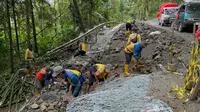 Jalan Sukabumi - Sagaranten yang Ambles Bisa Dilalui Kendaraan Lagi Usai Perbaikan Darurat