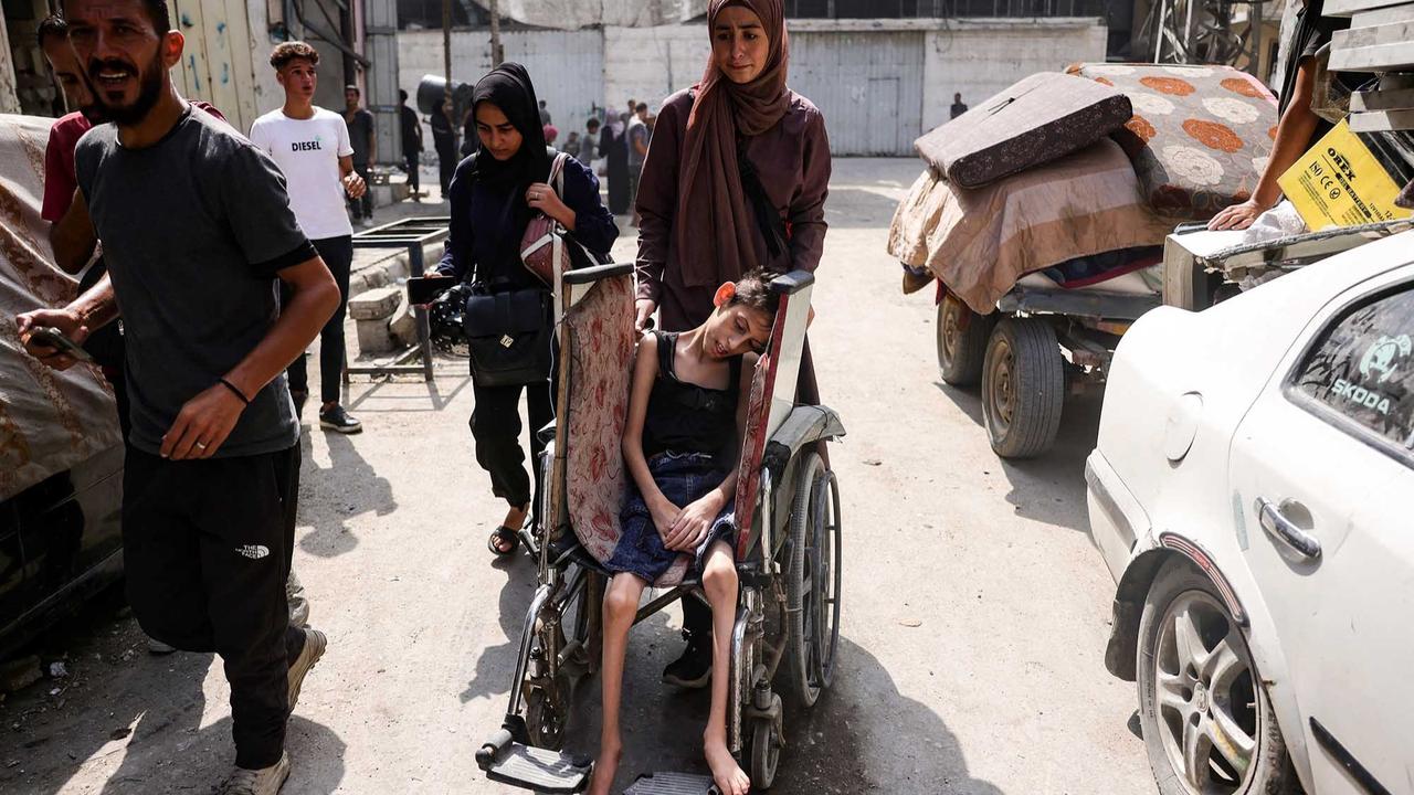 FOTO: Warga Gaza Mengungsi, Israel Ancam Hancurkan Kota Jika Hamas Tak Menyerah