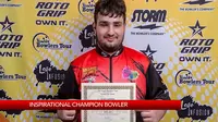 Pemuda Tunanetra dan Tunarungu Membuktikan Dirinya Bisa Menjuarai Bowling