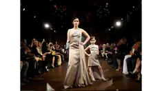 Secara sepintas Rebekah Marine (28) nampak seperti model-model pada umumnya saat berjalan di panggung New York Fashion Week lalu. Jika dilihat secara seksama ia menggunakan tangan kanan buatan. Walau begitu ia tampak percaya diri.