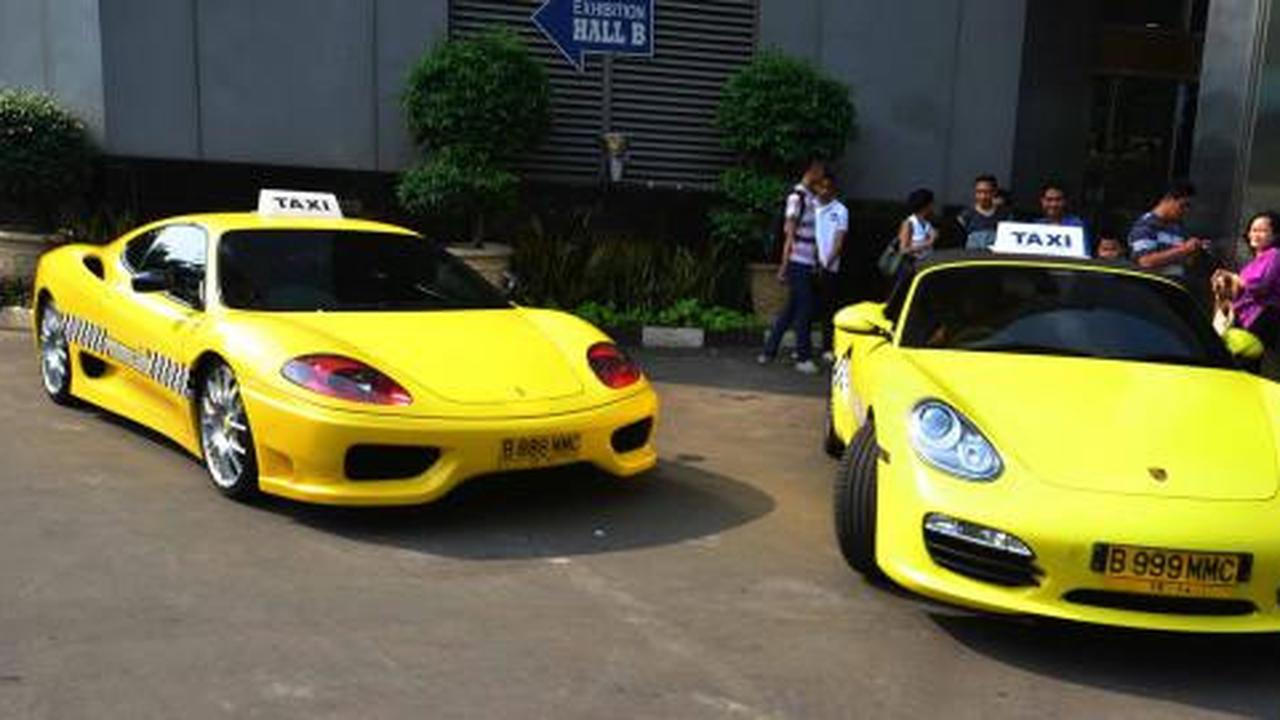 Taksi Ferrari dan Porsche mobil sewaan
