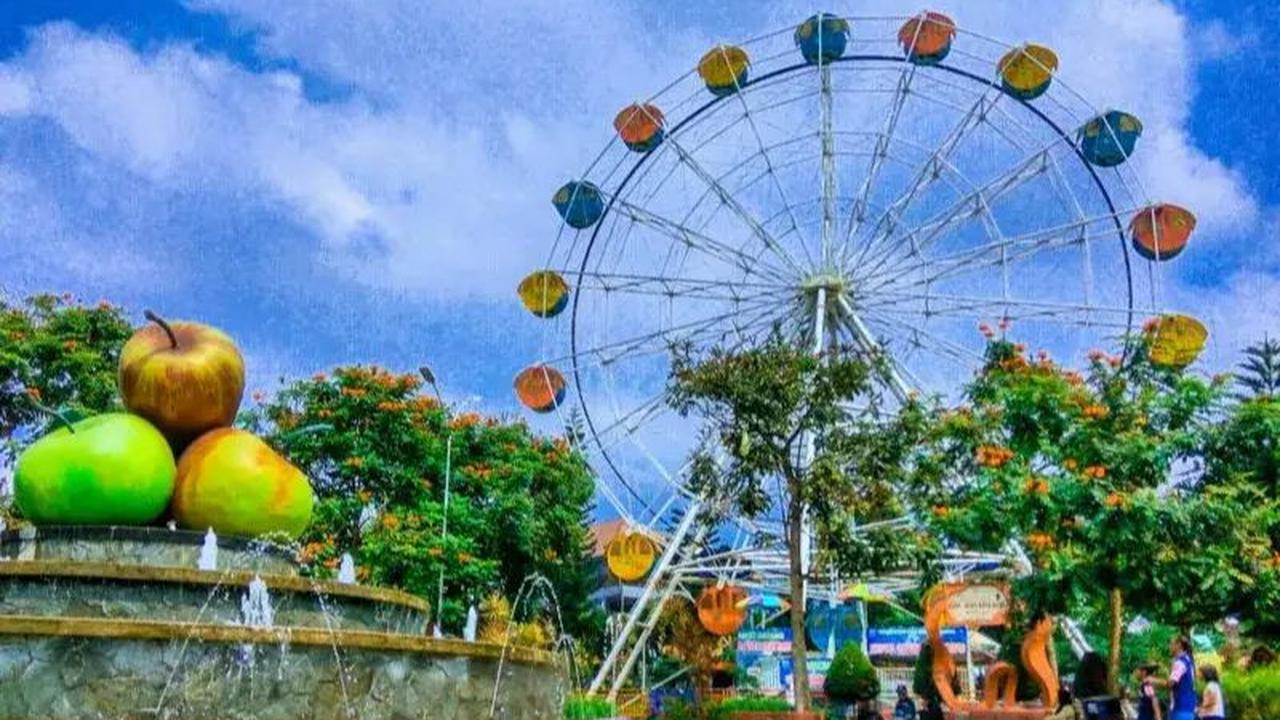 4. Pasar Malam Alun-Alun Batu: Wisata Malam yang Meriah