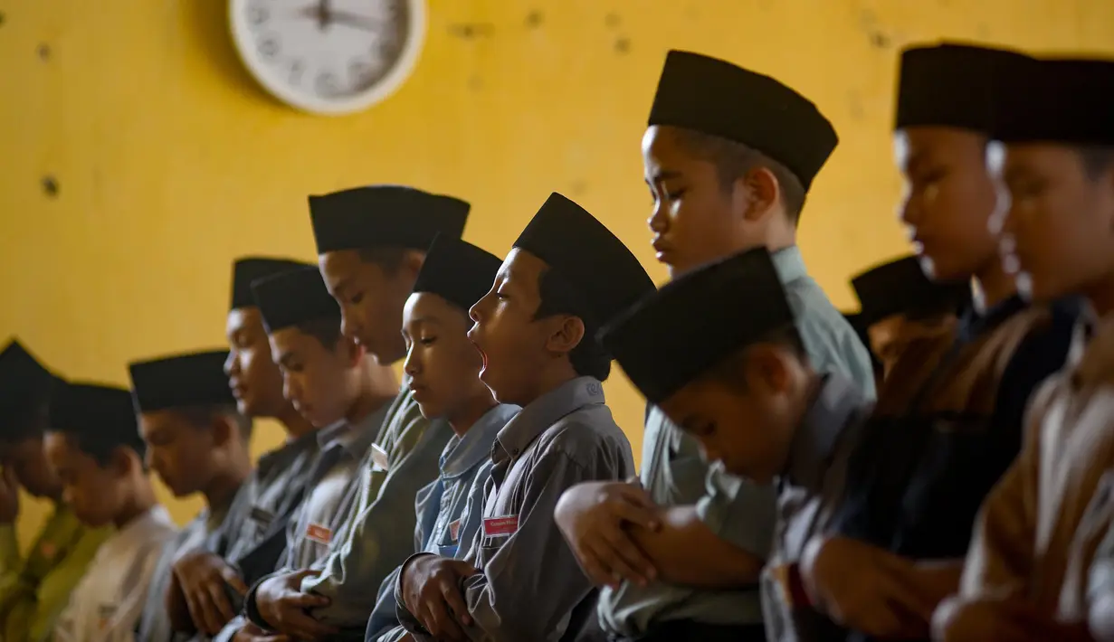Tadarus massal biasa dilakukan di masjid serta pondok pesantren. (merdeka.com/Arie Basuki)