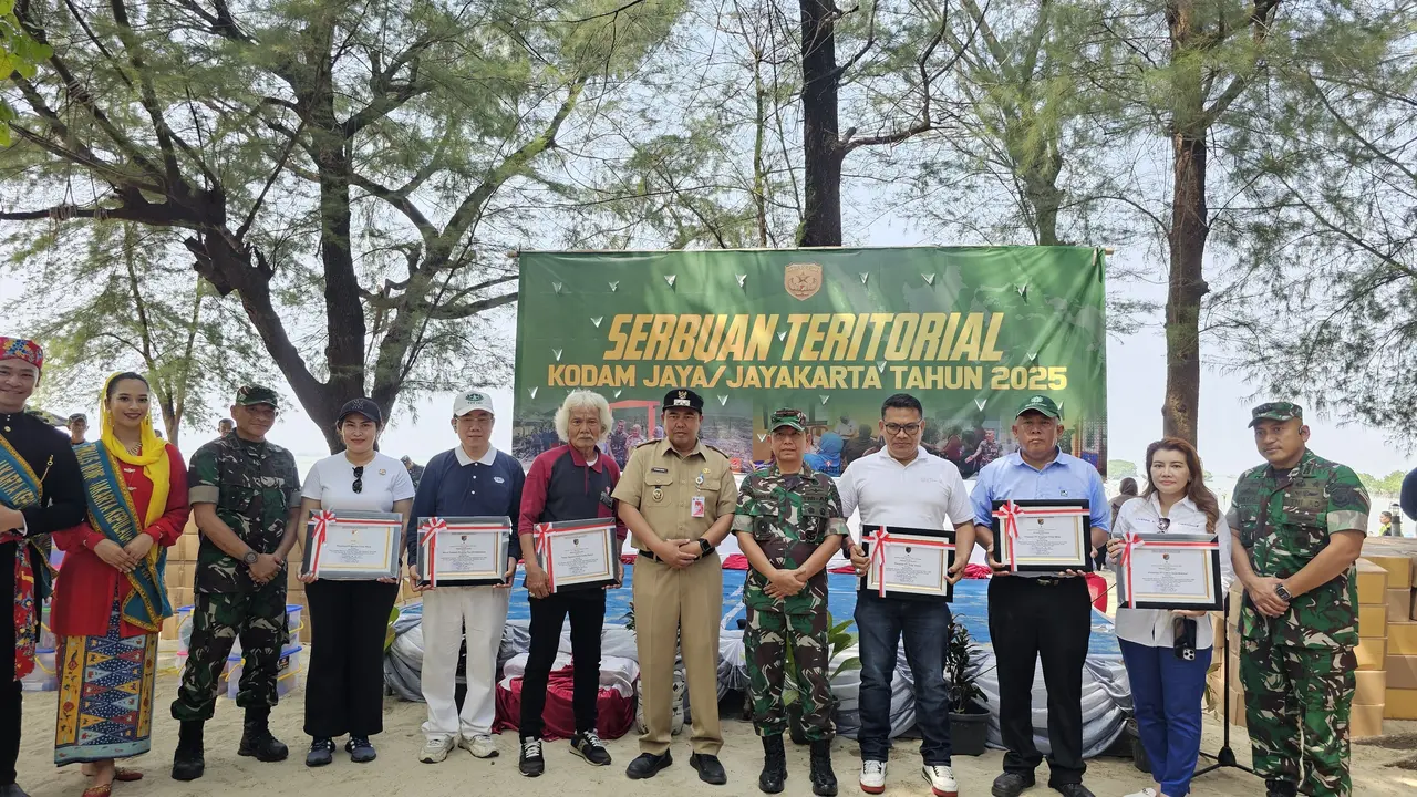 Komando Resort Militer (Korem) 052/Wijayakrama menggelar kegiatan sosial Serbuan Teritorial Kodam Jaya/Jayakarta di Kepulauan Seribu.