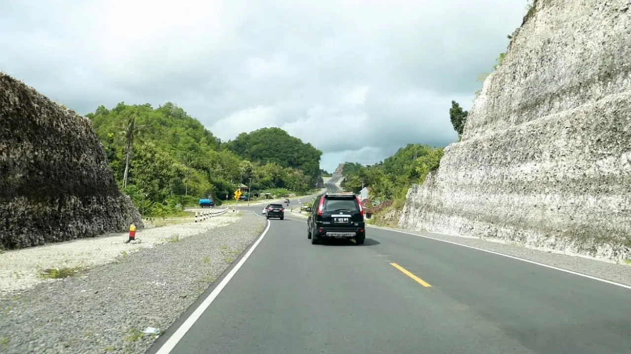 Menteri PUPR Basuki Hadimuljono mempromosikan lintas Pantai Selatan Jawa atau Pansela Jawa sebagai jalur alternatif mudik Lebaran 2022. (Dok Kementerian PUPR)