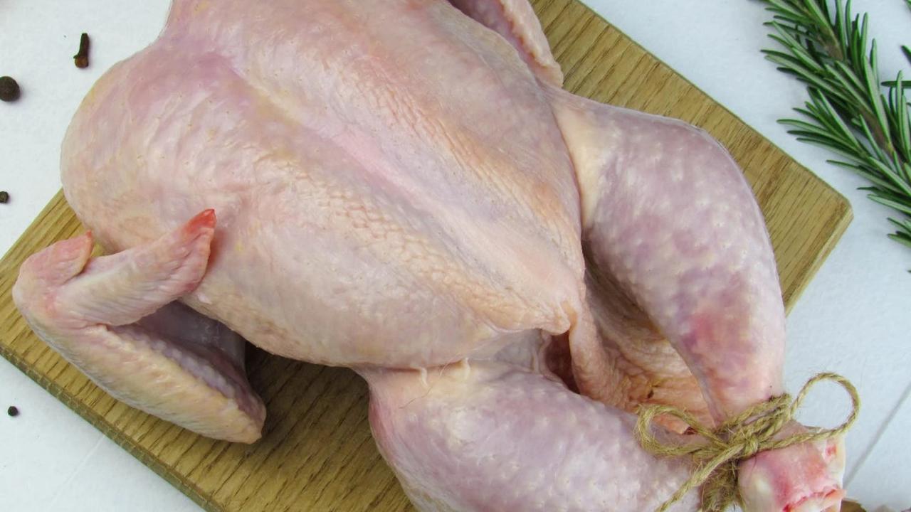 Dengan pemahaman yang lebih baik tentang kandungan protein dari berbagai bagian ayam, Anda dapat membuat pilihan yang lebih bijak untuk mendukung gaya hidup sehat dan aktif Anda.