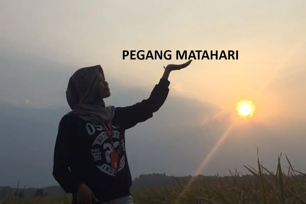 Begini Kalau Warganet Diminta Mengedit Foto Pegang Matahari, Hasilnya Kocak