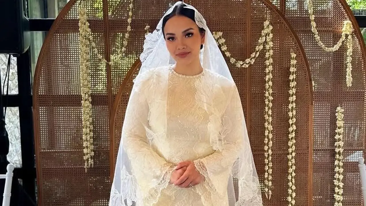Gaya Elegan Serba Putih Alexandra Daguise di Momen Pengajian Jelang Nikah  Sang Adik, Alyssa Daguise