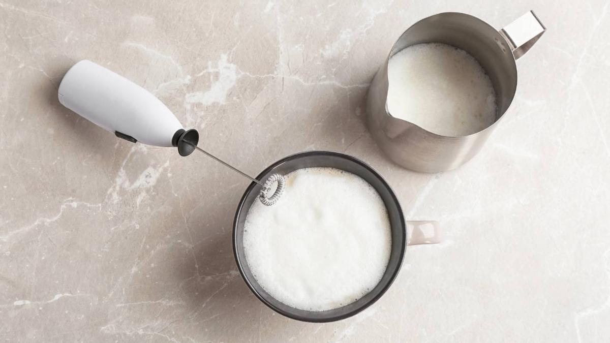 Rekomendasi Milk Frother Favorit untuk Hasilkan Latte ala Kafe di Rumah