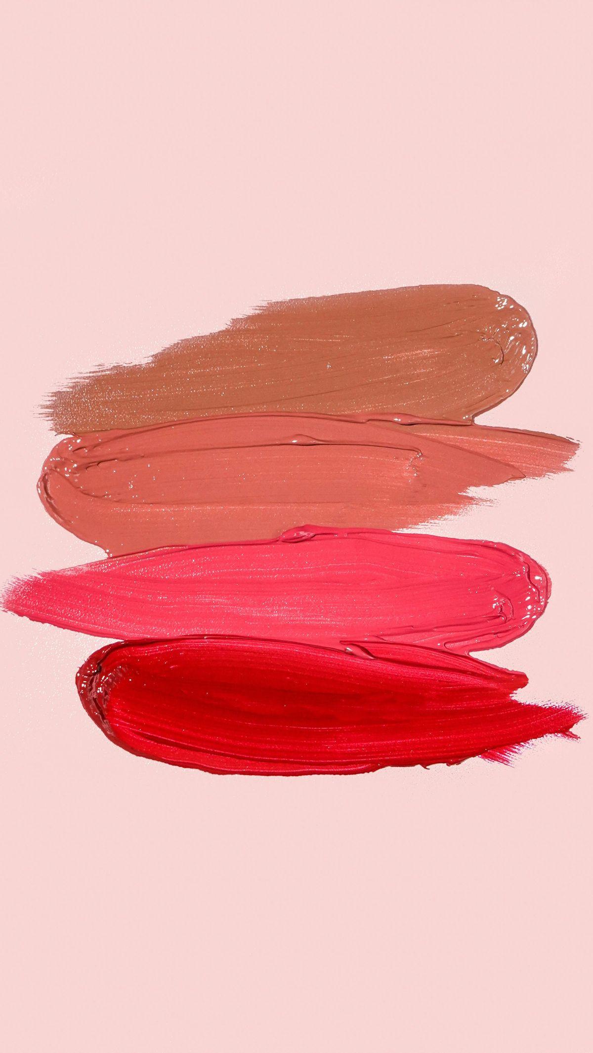 Bibir yang merah muda alami seringkali menjadi tanda kesehatan dan kecantikan yang menarik perhatian. Namun, lingkungan dan kebiasaan sehari-hari dapat membuat bibir kehilangan kelembapan dan warnanya yang alami. Untungnya, ada beberapa tips yang dapat me