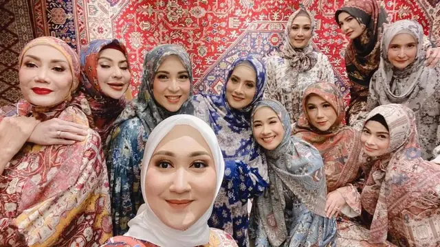 7 Potret Reuni Artis Senior Wanita Era 90-an, Kompak Pakai Hijab