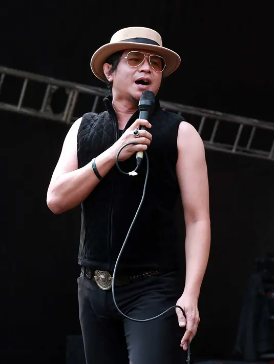 Kampung GaSS digelar untuk yang kedua kalinya, banyak suguhan hangat dari musisi Indonesia teranama, salah satunya ialah suguhan dariJava Jive. (Deki Prayoga/Bintang.com)