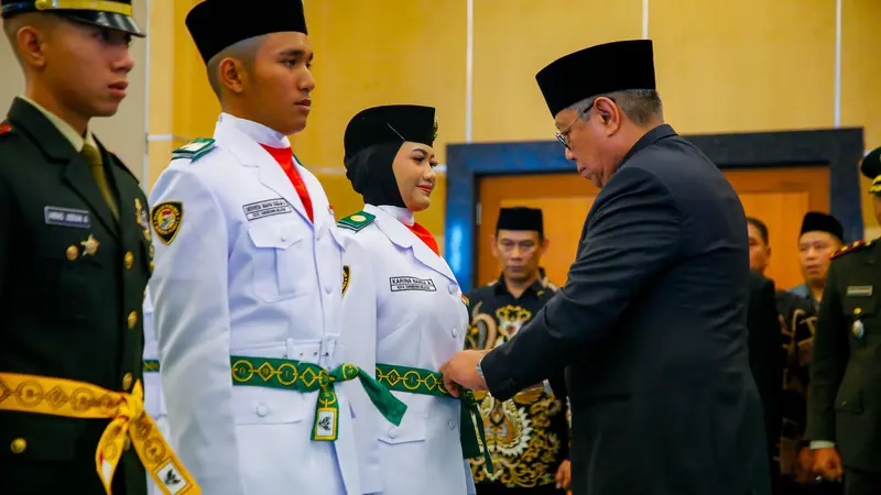 Wali Kota Tangerang Selatan (Tangsel) Benyamin Davnie mengukuhkan sebanyak 50 pelajar SMA/SMK untuk menjadi Pasukan Pengibar Bendera Pusaka (Paskibraka)