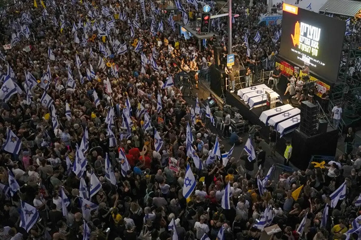 Warga Israel berdemonstrasi pada Minggu (1/9/2024) di Tel Aviv untuk menuntut gencatan senjata segera atas perang di Jalur Gaza.