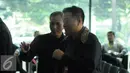 Direktur PT Agung Sedayu Group, Richard Halim Kusuma (kanan) bersiap masuk ke dalam gedung KPK Jakarta, Rabu (20/4/2016). Richard diperiksa terkait dugaan suap pembahasan raperda reklamasi Teluk Jakarta. (Liputan6.com/Helmi Fithriansyah)