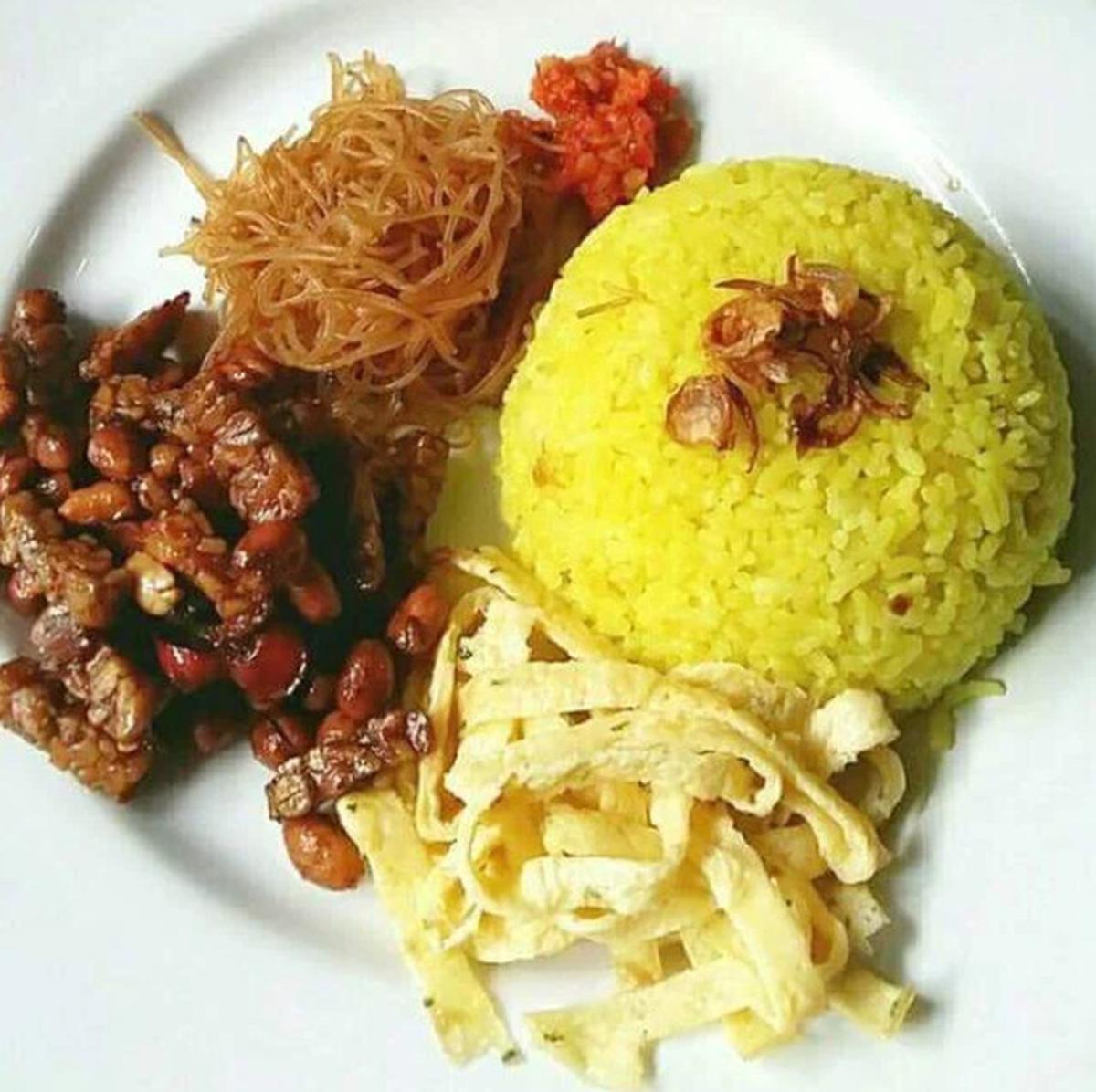 Nasi kuning di Bandung