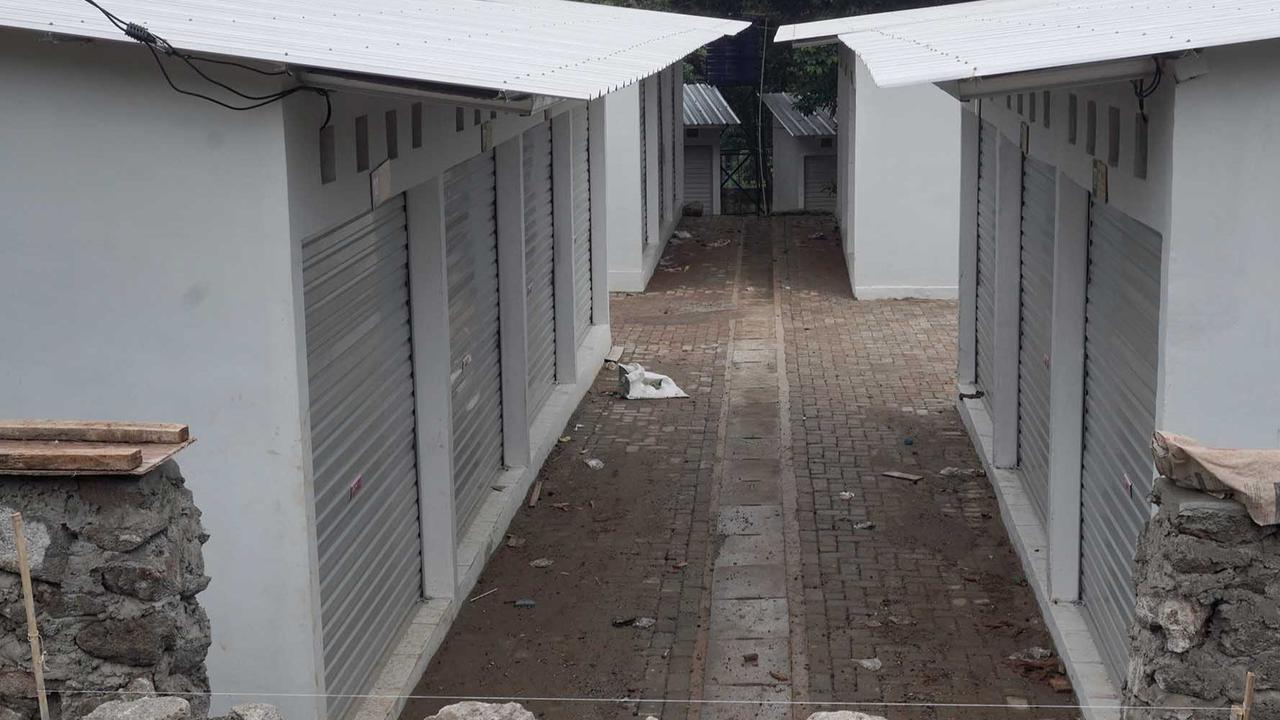 FOTO: Pasar Relokasi Pedagang Pasar Barito di Lenteng Agung masih Sepi
