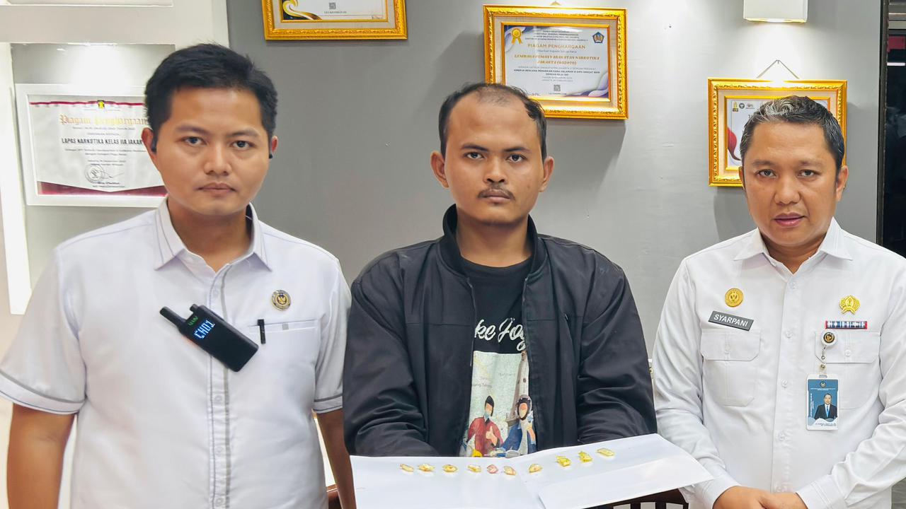 Penangkapan penyelundup narkoba di lapas narkotika jakarta