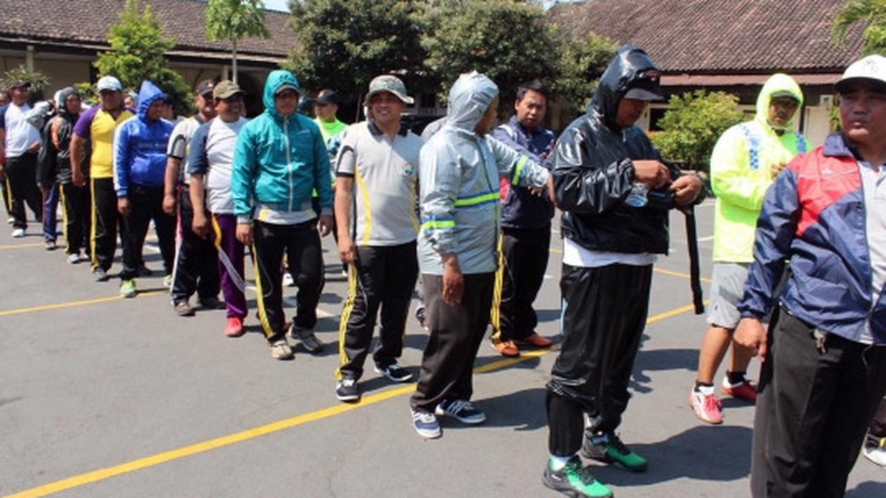 Ini diet ala polisi Kediri, lari 10 km di siang bolong