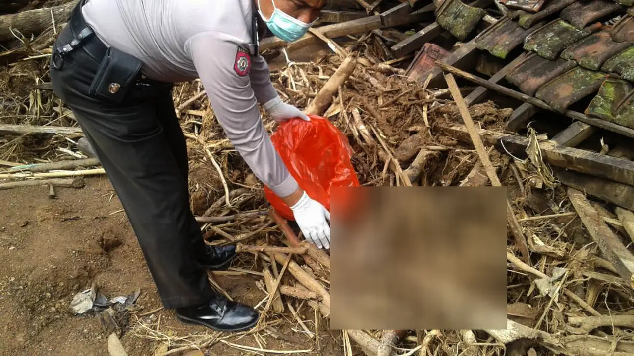 Potongan Tubuh Diduga Korban Longsor Ponorogo